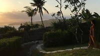 Menikmati suasana yang asri (raisa6690/Instagram)