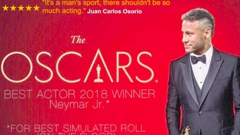 Neymar berhasil mendapatkan piala Oscar untuk kategori berguling-guling terbaik. Foto: istimewa