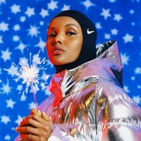 Nama Halima menjadi populer setelah memenangkan kontes kecantikan Miss Minnesota USA dengan hijab di kepalanya. Dia mengalahkan gadis lain yang tampil seksi dengan gaun malam hingga bikini. Foto: Dok. Teen Vogue