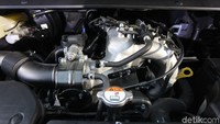 Hyundai H-1 terbaru ini hadir dalam dua pilihan penggerak, mesin bensin 2.4 MPi dan mesin disel 2.5 CRDi e-VGT, yang dilengkapi dengan transmisi otomatis.