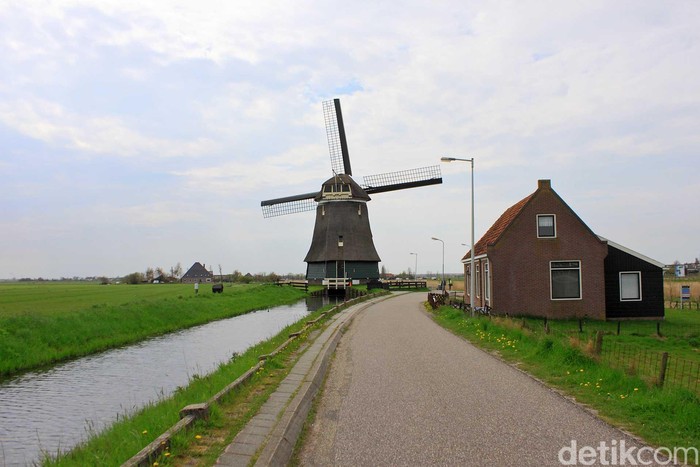 kincir angin belanda di volendam