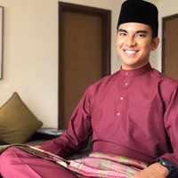 Tak hanya sekali, Syed Saddiq lagi-lagi menolak tawaran beasiswa dari Oxford University tahun ini. Pria kelahiran 6 Desember tersebut mengaku ingin berpartisipasi dalam Dewan Rakyat untuk menyuarakan isu mengenai pendidikan dan masa depan pemuda. Foto: Syed Saddiq (Instagram)