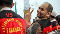 Arseto didakwa karena memposting tulisan pada Senin (24/4) di akun Facebook miliknya sendiri. Postingan itu dibuat di Hotel Gading Indah, Kelapa Gading Jakarta Utara.