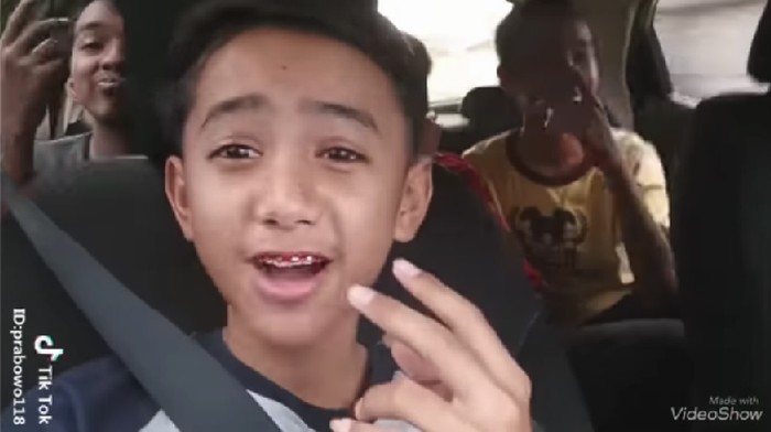 Ilustrasi saat bermain aplikasi video musik. Foto: Youtube Ilustrasi saat bermain aplikasi video musik. Foto: Youtube