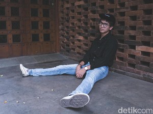 Semakin Dewasa, Ini Gaya Iqbaal Ramadhan saat Pemotretan Celeb of The Month