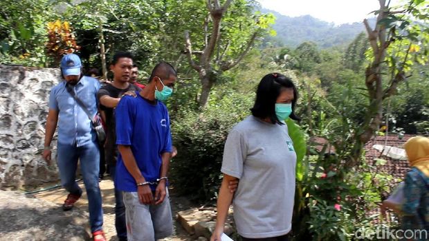 Rekonstruksi kasus dukun pijat aborsi di Magelang. 
