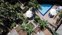 Meski taman nasional, Fernando de Noronha memiliki fasilitas wisata yang lengkp. Resor mewah saja tersedia (CNN Travel)