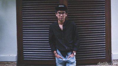 Tengok Gaya Cool Iqbaal Ramadhan