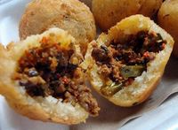Sama Enaknya, Bandros yang Manis hingga Combro yang Gurih Pedas