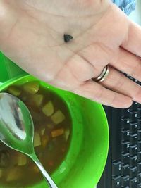 Waduh, Wanita Ini Temukan Katak di Dalam Selada Kemasan