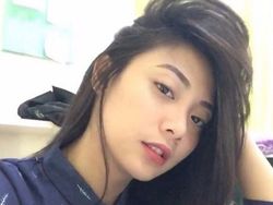 Guru Cantik Hobi Main Ular Curi Perhatian Netizen