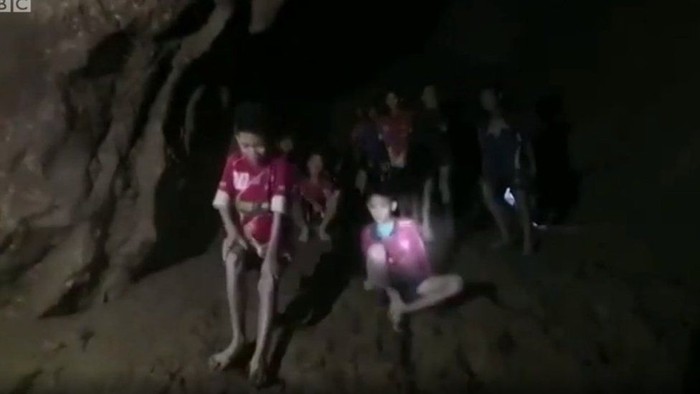 Momen 12 Remaja Thailand Ditemukan Selamat Usai Hilang di Gua 9 Hari