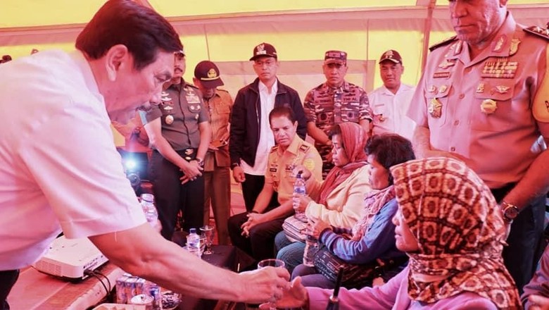 Luhut Jelaskan Alasan Jenazah Korban KM Sinar Bangun Tak Diangkat Luhut Jelaskan Alasan Jenazah Korban KM Sinar Bangun Tak Diangkat
