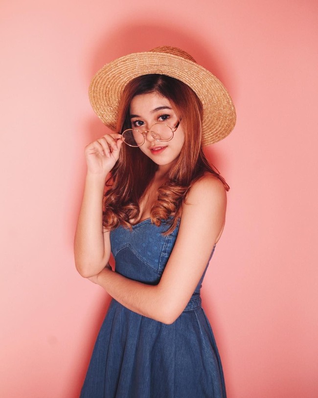 Amarissa Florencia merupakan selebgram cantik yang punya ratusan ribu penggemar dan suka main Tik Tok. Ia memiliki 209 ribu lebih pengikut di Instagramnya, dan punya berbagai macam akun Instagram fanbase yang dibuat oleh penggemarnya mulai dari Jakarta hingga Surabaya. Foto Instagram @amarissaflorencia