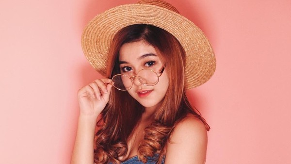 Gaya Kece Amarissa Florencia, Selebgram Cantik yang Suka Main Tik Tok