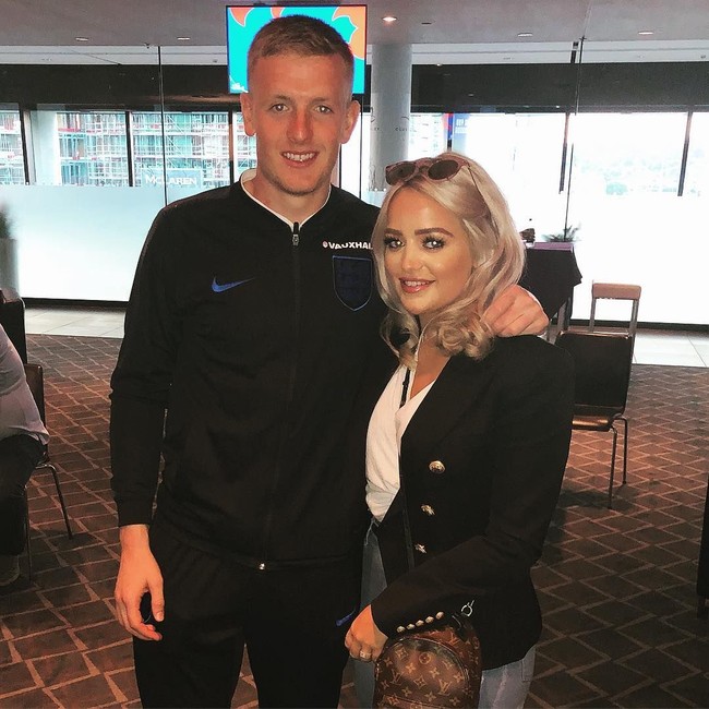 Pacar Jordan Pickford ini pun cukup eksis di Instagram dan sering membagikan momennya ketika traveling hingga menghadiri acara fashion. Foto: Instagram Megan Davison