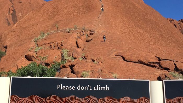 Turis Jepang Meninggal Ketika Mendaki Uluru