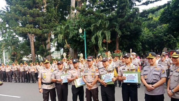  Idham berharap kenaikan pangkat ini dapat menjadi pemicu anggotanya untuk lebih baik dalam bekerja.