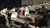 Wahyu mengaku tak akan menjual motor-motor koleksinya. Sebab, motor itu punya cerita tersendiri ketika menemani Wahyu berjuang dulu.  Foto: Ardian Fanani