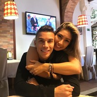Pemain bola Kolombia Mateus Uribe menikah dengan model dan presenter Cindy Alvarez. Keduanya sudah memiliki dua orang anak. Foto: Instagram