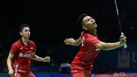 3 gim diselesaikan dalam waktu hamir sejam, 21-18, 14-21, 21-18.