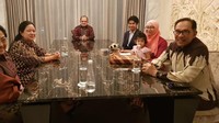 Foto: Anwar dan Mega makan malam malam bersama di Fairmont Hotel, Jakarta pada (3/7/2018) kemarin. Anwar saat itu didampingi oleh anak, menantu, dan cucunya (dok. Istimewa)