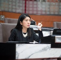Adalah Yeo Bee Yin yang terpilih menjadi Menteri Tenaga, Teknologi, Sains, Perubahan Iklim dan Alam Sekitar. Sosoknya menarik karena ia adalah wanita termuda yang duduk di kabinet Mahatir. Foto: Instagram @yeobeeyin