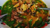 Melihat unggahan empal gentong @iv_aloveu sangat enak ya. Kuahnya yang hangat dipadu dengan potongan daging dan jerohan kenyal. Sluurp!