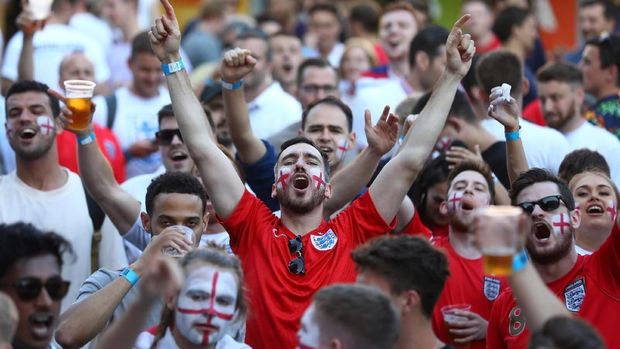   England fans before the match against Colombia at Spartak Stadium 