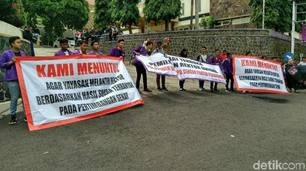 Dosen Ikut Demo Pelantikan Rektor Unigal Diancam Pemecatan