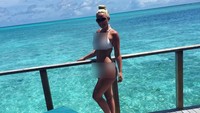 Maldives pun jadi tujuan liburan Megan selanjutnya. Di sana, dia asyik bermandikan sinar mentari. (Instagram/Megan Davison)
