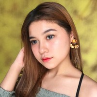 Mengenakan makeup natural flawless, penampilan Florencia terlihat memukau. Foto: Instagram @amarissaflorencia