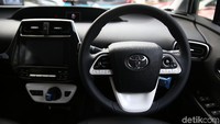 Interior mobil ramah lingkungan yang disumbangkan Toyota kepada Kementerian Perindustrian dan 6 perguruan tinggi.
