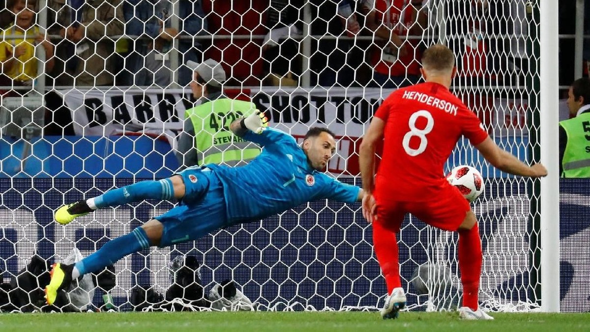 Jordan Henderson menjadi algojo yang gagal saat Inggris adu penalti dengan Kolombia di babak 16 besar Piala Dunia 2018. (Foto: Kai Pfaffenbach/Reuters)