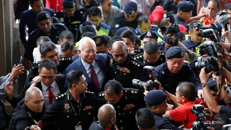 Didakwa Selewengkan Dana Rp 296 M, Najib Terancam 20 Tahun Bui Didakwa Selewengkan Dana Rp 296 M, Najib Terancam 20 Tahun Bui
