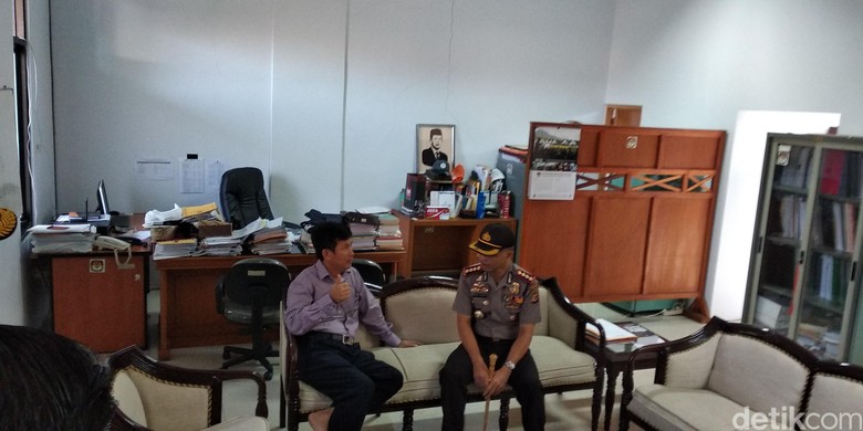 Jamin Keamanan Hitung Manual, Polisi Bandung Tinjau Kantor KPU Jamin Keamanan Hitung Manual, Polisi Bandung Tinjau Kantor KPU