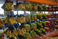 Beragam oleh-oleh olahan buah (Syanti/detikTravel)