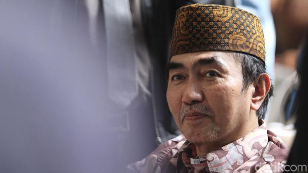 Gatot Brajamusti datang sidang di Pengadilan Negeri Jakarta Selatan menggunakan kursi roda