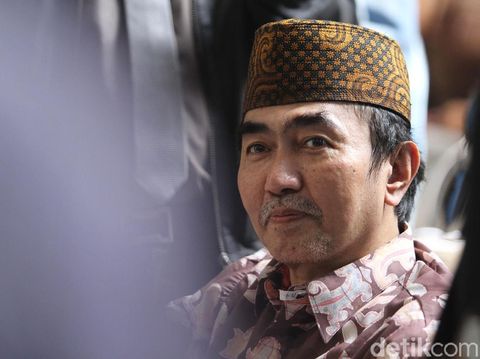 Stroke Ringan, Gatot Brajamusti Hadiri Sidang dengan Kursi Roda