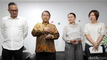 Pemblokiran Tik Tok oleh Kementerian Komunikasi dan Informatika membuat pengelola aplikasi tersebut tidak tinggal diam. Hari ini, Rabu (04/7/2018) para pengelola aplikasi Tik Tok melakukan pertemuan dengan Menkominfo Rudiantara terkait dengan pemblokiran tersebut.