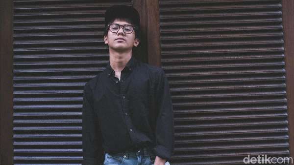 Tengok Gaya Cool Iqbaal Ramadhan Tengok Gaya Cool Iqbaal Ramadhan