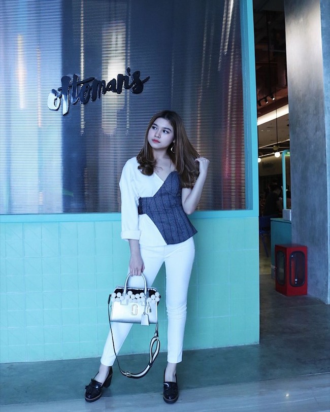 Selain mengunggah video Tik Tok-nya, Florencia juga kerap berbagi potret selfie dirinya yang mengenakan busana stylish. Foto: Instagram @amarissaflorencia