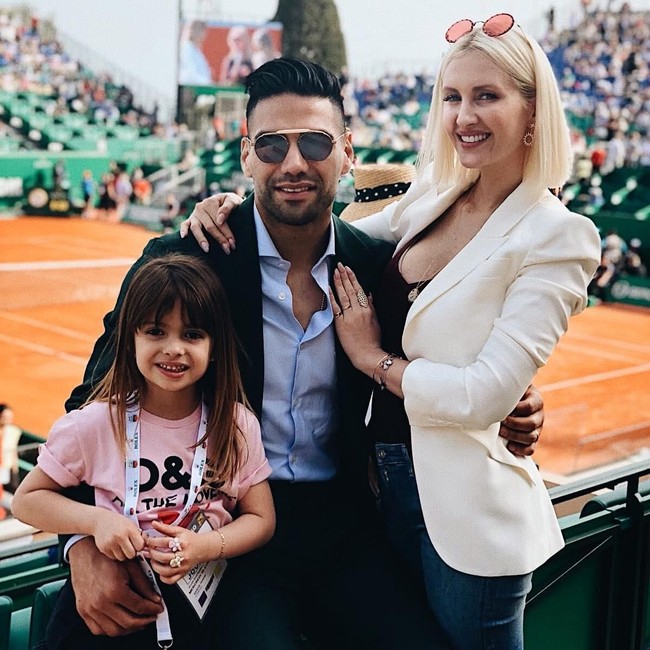 Ramadel Falcao menikahi penyanyi Lorelei Taron. Lorelei bertemu dengan Falcoa ketika berusia 16 tahun di sebuah gereja dan menikahinya di usia 19. Foto: Instagram