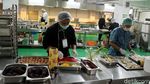 Aksi Para Koki Racik Makanan untuk Atlet Asian Para Games