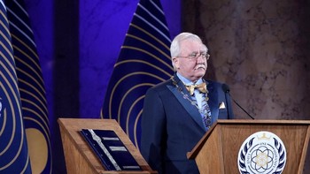 Igor Ashurbeyli resmi dilantik sebagai presiden pertama negara antariksa Asgardia. Foto: Reuters