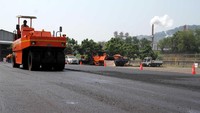 Setelah penggunaan plastik sebagai campuran aspal diterapkan dalam pengaspalan jalan lingkungan perseroan, PT Chandra Asri Petrochemical bekerja sama dengan pemerintah menguji efektivitas pencampuran dan kegunaan aspal plastik. CAP melakukan pengaspalan jalan di area seluas 6372 m2 dalam kawasan pabrik CAP. Pool/CAP.