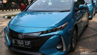 Mobil itu jika dirinci lebih lanjut adalah 6 unit Toyota Prius hybrid, 6 Toyota Prius Plug-in Hybrid, 6 Toyota Corolla bermesin bensin, berikut data logger, charger, dan lainnya.