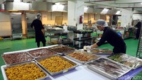 Untuk menu tiap harinya, juru masak juga dituntut untuk menyediakan makanan yang bervariasi agar atlit tidak bosan.
