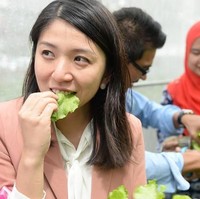 Tidak semestinya seseorang wanita itu harus menjadi anak perempuan dari ahli politik atau kawin dengan ahli politik saja. Kita mampu membawa perubahan dengan prinsip dan tindakan yang kita perjuangkan. Jadi, itu adalah inspirasi kita sebagai wanita, lanjut wanita yang mulai jadi wakil rakyat di usia 30. Foto: Instagram @yeobeeyin