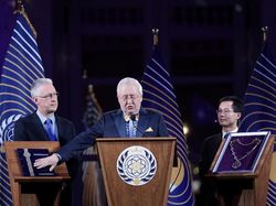 Potret Presiden Pertama Negara Langit Asgardia